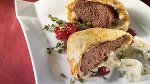 Wellington De Wapiti Au Roquefort Recipe Food Roquefort Best Foods