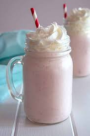 Erdbeer Smoothie Ohne Eis In 2020 Milkshake Recipe Without Ice Cream Strawberry Milkshake Recipe Without Ice Cream Milkshake Recipe Strawberry