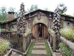 Rumah hobbit yang lagi viral ini terletak tepat di area pemandian sidebu debu, tepatnya di rindu alam hotel yang terletak di jl. Rumah Hobbit Paraland Resort The Grounds Resort Home Facebook Rumah Hobbit Rumah Hobit Rumah Hobbit Yogyakarta Rumah Hobbit Bantul Rumah Hobit Jogja Rumah Hobbit Coloring Pages