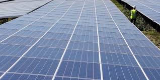 Mengurangi biaya listrik jangka panjang mari kita ambil contoh penggunaan sistem solar panel adalah pada pukul 18.00 s/d 06.00 (12 jam). Harga Panel Surya Terbaru Di Indonesia Tahun 2020 Beserta Cara Kerjanya Merdeka Com