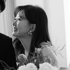 타로 리딩이 왜 인기가 많을까?] '타로? 그거 그냥 믿기 나름 아닌가?' 라고 생각하는 사람도 많더라구. 그런데 타로카드랑 무의식은  꽤 재밌는 관계야. 타로카드가 우리 마음 깊숙이 숨어있는 생각이나 감정을 끌어내주는 역할을 한다고 볼