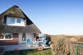 Auch die fußgängerzone und der strand sind in wenigen gehminuten erreichbar. Modernes Ferienhaus Unter Reet Fur 4 Personen Mit Meerblick Am Strand Ferienhaus Meerblick In List Sylt Ferienhaus Sylt Ferienhaus Juist Ferienhaus Norderney