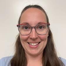 Lynn Squires's Instagram, Twitter & Facebook