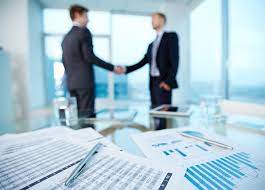 Outsourcing es una estrategia que permite a las empresas delegar tareas a un proveedor externo. Outsourcing Que Es Y Como Funciona Tuyu Technology