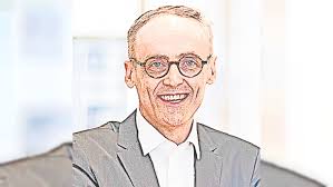 Der Prokurist bei DEUTSCHE SCHMUCK UND UHREN sprach mit PZ-Redakteur Walter  Kindlein über die Trends bei Ringen. Häufig werden schlichte, zarte  Varianten gewählt oder die Designs werden individuell gestaltet.