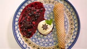 Nachtisch Martina Koch Mascarpone Creme Mit Beschwipsten Fruchten Und Klemmkuchen Rezepte Landfrauenkuche Br Fernsehen Fernsehen Br De
