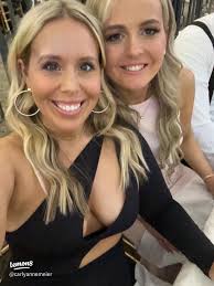 Stylish Wedding Guest Dress Ideas for 15 Weeks Pregnant Women