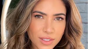 Patricia abravanel (born october 4, 1977) is famous for being tv show host. Patricia Abravanel Posa Com Os Filhos Em Rara Aparicao E Surpreende