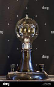Replik Von Edisons Ursprüngliche Glühlampe Welche Er Perfektioniert Und Lit  Am 21. Oktober 1879 Thomas Edison Haus Stockfotografie - Alamy