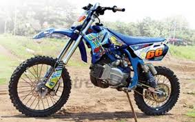 Gambar modifikasi motor gl pro jadi trail cross berbalut husqvarna berbicara modifikasi motor trail di indonesia banyak seniman… bebek modif jupiter z grasstrack ala motor cross terbaru keren untuk sekelas motor cross dengan menggunakan jupiter z mungkin tidak ada namun untuk. 10 Foto Bebek Modifikasi Jupiter Z Grasstrack Terbaru Paling Keren Modifikasi Motor Trabas Gambar Motor Motor Trail