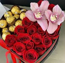 The most common heart flower box material is metal. Roses And Chocolates In Heart Box Roseland Flowers Top Leading Flower Shop In Abu Dhabi Best Online Flower Delivery Abu Dhabi