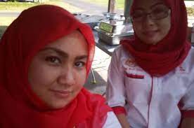 Hari ini 1 mac 2021 adalah hari pertama sesi persekolahan bagi anak anak pra, darjah 1 dan 2. Zahida Zarik Khan Kahwin