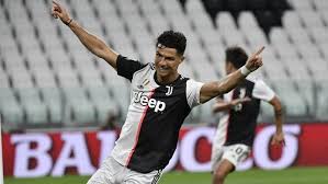 Ο κριστιάνο ρονάλντο junior είδε από κοντά τον σούπερ μπαμπά του να βραβεύεται ως ο παίκτης του αιώνα στα «globe soccer awards», αλλά για να φτάσει το επίπεδό του πρέπει να κόψει τις. Kristiano Ronalnto Pshnetai Na Paei Sthn Pari Sportime