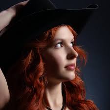 𝗖𝗔𝗜𝗧𝗟𝗜𝗡 𝗠𝗔𝗘 (@caitlinmaemusic) • Instagram photos and videos