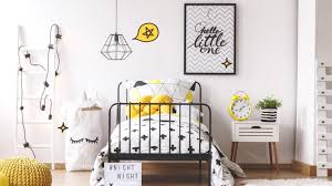 Kamar tidur ukuran kecil tidak selalu berarti kurang nyaman. 10 Tips Mendekorasi Kamar Tidur Anak Yang Bisa Dipakai Hingga Remaja Orami