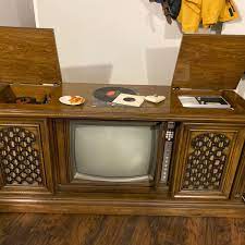 Yes, i'm talking about those gargantuan televisions of yesteryear that were. Repairing A Vintage Magnavox Tv Thriftyfun
