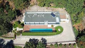 Real madrid superstar cristiano ronaldo gave his fans an early christmas present by showing off his house in a wealthy suburb. Cristiano Ronaldo Is Selling His 3 5 Million Portugal Mansion To Pepe For Mates Rates Givemesport