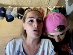 Tiago es un cantante q está en la corriente del trap argentino representando ala región última mente se. Video La Mama De Tiago Habla De Sola Toda La Verdad El Planteo