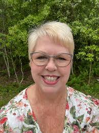 Becky Layton's Instagram, Twitter & Facebook