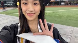 Alexis Bechtel's Instagram, Twitter & Facebook