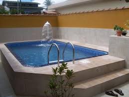 Piscina Pequena Com Hidromassagem Pesquisa Google Com Imagens Piscina Pequena Casas Com Piscina Piscinas Para Quintal Pequeno