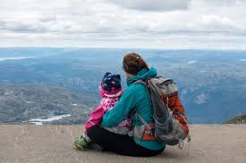 Durch seine kegelform ragt er aus der landschaft heraus. Wandern Norwegen Wanderung Auf Den Gaustatoppen A Daily Travel Mate