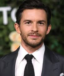 O ator Jonathan Bailey, conhecido pelo papel de Anthony em “Bridgerton”,  anunciou que fará uma pausa na carreira em 2026. Em entrevista à revista  British GQ, o ator disse que pretende se