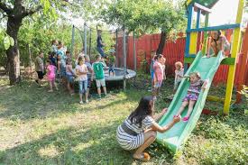 Angajatorul este specializat în creșterea fructelor de sezon (căpşuni, cireşi, vişine şi caise) şi pregătirea pentru realizare. Centrul Comunitar Urlati Prahova AsociaÈ›ia Ana È™i Copiii