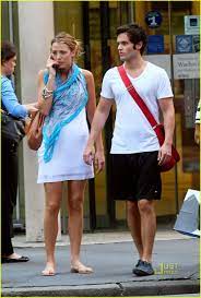 I hope you like it.music: Blake Lively Penn Badgley Birthday Gift Paintings 04 Gossip Girl Stars And Real Life Couple Blake Lively Gossip Girl Hairstyles Dan Gossip Girl Blake Lively
