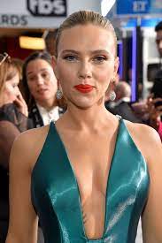 After going with a virtual presentation last year for 2020. Scarlett Johansson Screen Actors Guild Awards 2020 Celebrity Make Up Look Fashion Scarlett Johansson Scarlett Johanson Scarlet Johansson