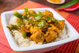 Aggiungete il pollo con tutta la salsa di curry, aggiustate di sale e lasciate cuocere a fuoco dolce per circa 20 minuti; Pollo Al Curry In 3 Ricette Light E Gustose W Il Pollo