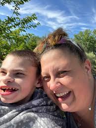 Can someone make this picture christmassy?