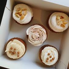 Cupcakes Beurre De Cacahuetes Caramel Beurre Sale Et Praline In 2020 Popcakes Lebensmittel Essen Dessert Ideen