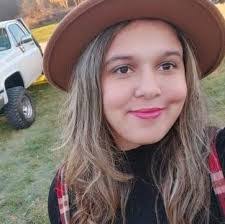 Jennifer Roundy's Instagram, Twitter & Facebook