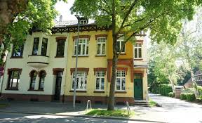 Um ihnen einen ersten eindruck zu verschaffen, was als hausbesitzer oder als eigentümer einer wohnung auf sie zukommt, finden sie die wichtigsten punkte bei der entscheidung für haus oder wohnung in der nachfolgenden tabelle: Wohnungen Und Hauser In Krefeld Mieten Kersting Immobilien