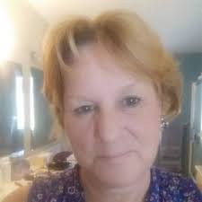 Loretta Bray's Instagram, Twitter & Facebook