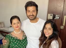 Rashami Desai Is All Smiles As She Celebrates Raksha Bandhan With Family Bollywood News Bollywood Hungama 218 likes · 1 talking about this. smiles as she celebrates raksha bandhan