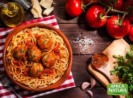 Complice una mattina da sole a casa io e lei, avevo tempo non ero andata al lavoro così ho preparato le polpette al sugo e ci ho condito gli spaghetti. Spaghetti Con Polpette La Cucina Italoamericana Amica Natura