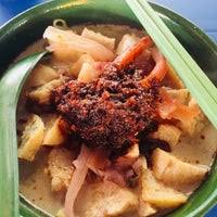 Take in the scent of coffee and try some delicious pastries. Cecil St Wet Market Hawker Stalls ä¸ƒæ¡è·¯å·´åˆ¹ Praca De Alimentacao