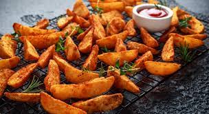 Sala e pepa le patate a tuo piacimento e cospargivi sopra una spolverata di paprika affumicata; Patate Dolci Alla Paprika Al Forno Come Farle Perfette E Light Per Chi E A Dieta Solo 190 Kcal