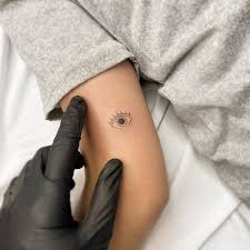Optimally applied in the lumbar region or back, on the wrist or in the field of icicles. Evil Eye Tattoo On Tricep