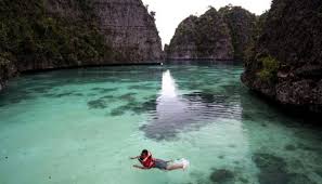 Pulau misool raja ampat resort papua barat island wisata keindahan peta gambar lokasi video penginapan hotel foto transportasi ke backpacker letak luas misteri sejarah tentang. Teluk Triton Dinilai Lebih Indah Dari Raja Ampat Travel Tempo Co