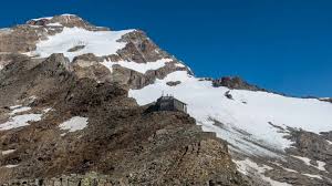 E' questo il bilancio di un complesso salvataggio iniziato ieri sera da parte soccorso alpino valdostano per la ricerca e il recupero di tre alpinisti italiani, due donne e un uomo, che erano dispersi. 6tbw2wi2eg6dmm