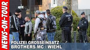 Der sich öffentlich gerne von drogen und sogenannten geschäften, wie er sie nennt, offiziell distanziert und frauen angeblich vor widerwärtigen ausländern beschützen möchte, rettet gerne arme prostituierte aus den fängen der skrupellosen. Brothers Mc Rockerkrieg 1 Tim K O Ton Vom Lovepriest 01 05 2016 Polizei Grosseinsatz Wiehl Youtube