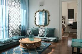 Orientalische Deko Ideen Wohnzimmer Design Einrichtung In Weiss Blau Turkis Und Braun Holzerner Zunde Wohnzimmer Orientalisch Innenarchitektur Wohnzimmer Design