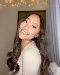 Allison Meaney's Instagram, Twitter & Facebook