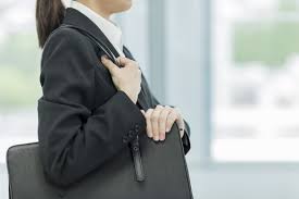 地方の就活生のスタートが遅い理由を解説！就活に出遅れても成功する秘訣とは？｜ホテル・宿泊業界情報コラム｜おもてなしHR