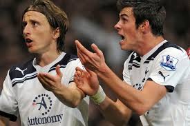 أخبار وانتقالات لوكا مودريتش ، لاعب ريال مدريد وتوتنهام ومنتخب كرواتيا، صاحب لقب أفضل لاعب في العالم لعام 2018 بعد تجاوزه محمد صلاح ورونالدو من الفيفا واليويفا وفرانس فوتبول، والفائز بدوري أبطال أوروبا مع ريال مدريد أعوام 2014 و2016 و2017 و2018، ووصيف كأس العالم 2018 مع منتخب كرواتيا. Ø§Ù„Ù€ÙƒØ±Ø© Ø§Ù„Ù€Ø¯ÙˆÙ„ÙŠÙ€Ø© ØªÙˆØªÙ†Ù‡Ø§Ù… ÙŠØ´ØªØ±Ø· Ø¹Ù„Ù‰ Ø±ÙŠØ§Ù„ Ù…Ø¯Ø±ÙŠØ¯ Ù…Ù†Ø­Ù‡ Ù…ÙˆØ¯Ø±ÙŠØªØ´ Ù„Ù„ØªØ®Ù„ÙŠ Ø¹Ù† Ø¨Ø§ÙŠÙ„