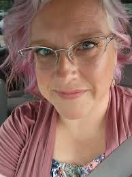 Alicia Faulk's Instagram, Twitter & Facebook