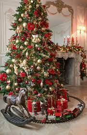 Pin By Vesna Andjelkovic On Novyj God Christmas Tree Train Traditional Christmas Tree Christmas Tree Inspiration